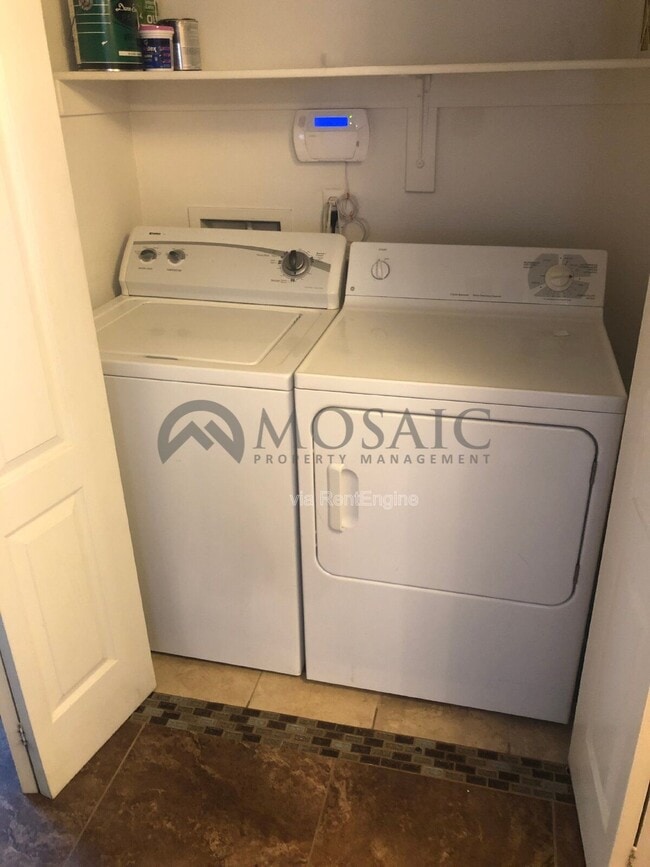 Building Photo - 2134 E Broadway Rd