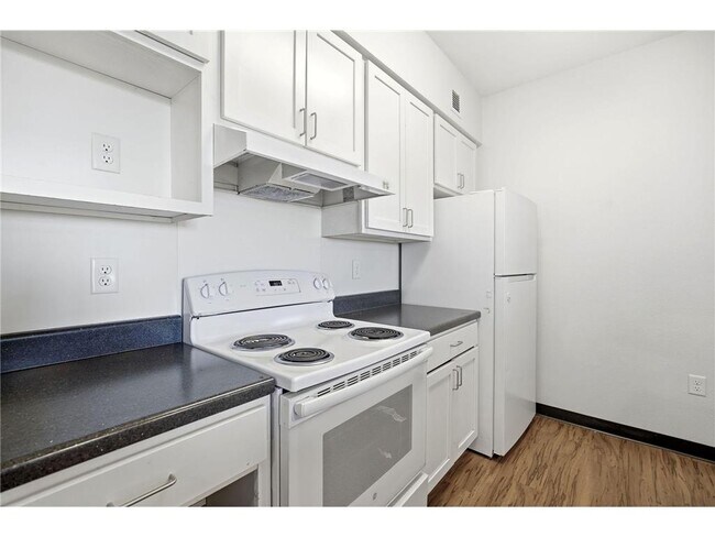 Building Photo - 2318 Jefferson St NE