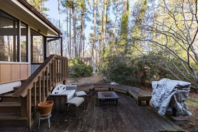 Building Photo - 265 Ponderosa Dr