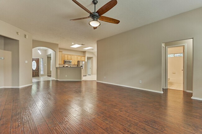 Building Photo - 27 E Russet Grove Cir