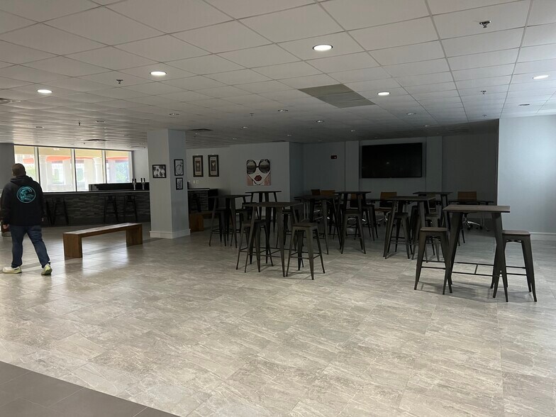 Building Photo - 151 E Washington St