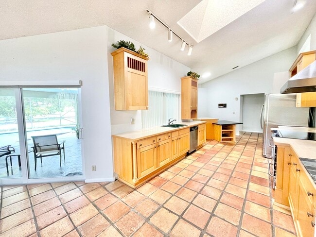 Building Photo - 11933 Waterwood Dr