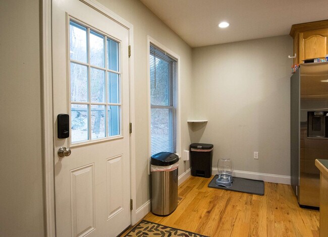 Building Photo - 10 Silver Springs Dr