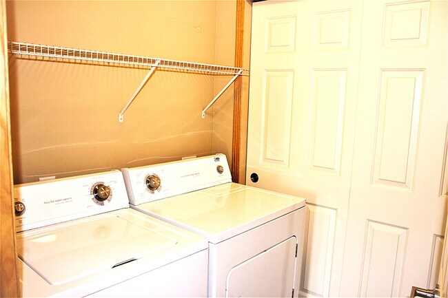 Building Photo - 1805 SW White Birch Cir