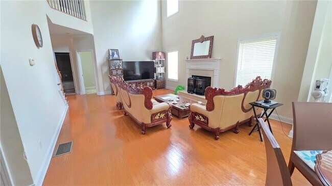 Building Photo - 4060 Suwanee Bend Dr