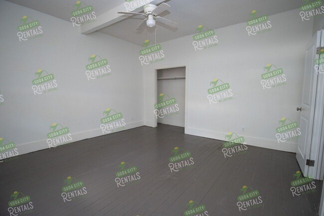 Building Photo - 2 Bedroom, 1 Bathroom Duplex in Downtown C...