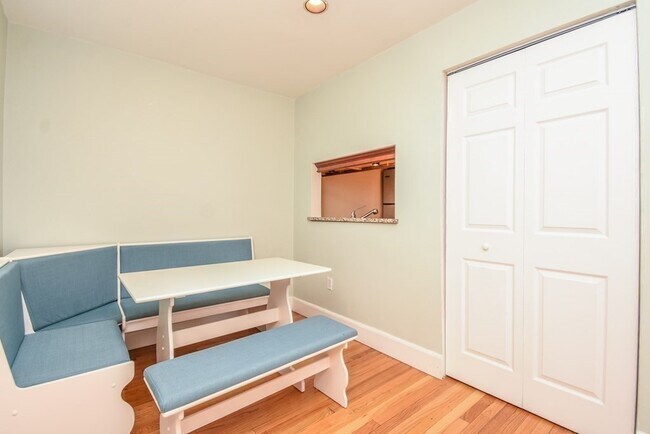 Building Photo - 275 Beacon St