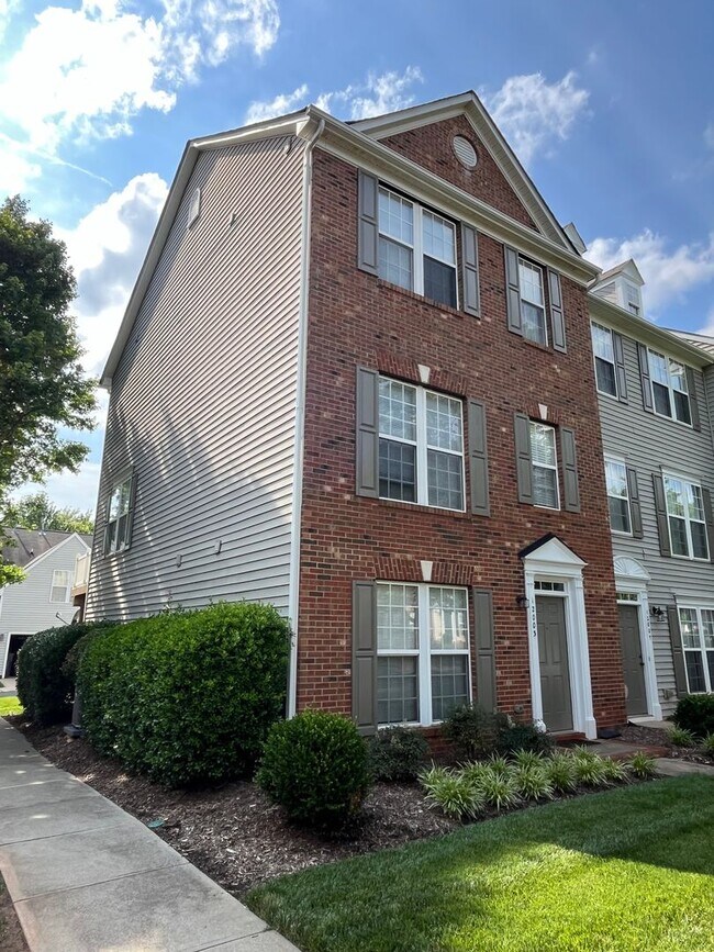 Building Photo - COMING SOON!!! 3 Story, 3 Bedroom Townhome in Ballantyne