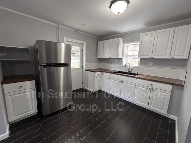 Building Photo - 1502 Richardson St