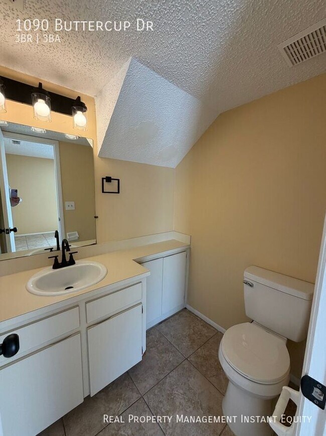 Building Photo - 1090 Buttercup Dr