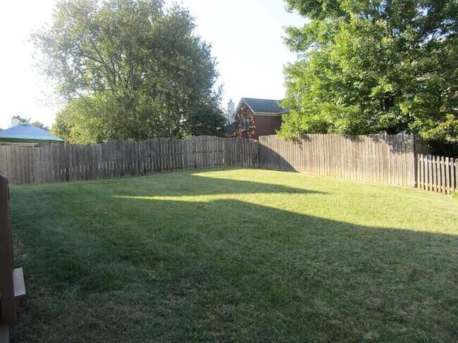 Building Photo - 537 Forest Hill Dr