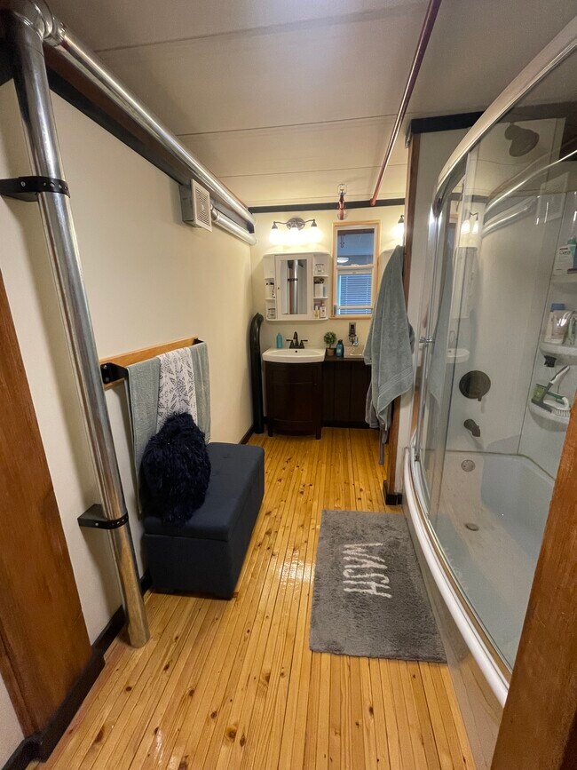 Building Photo - 691 Trump St