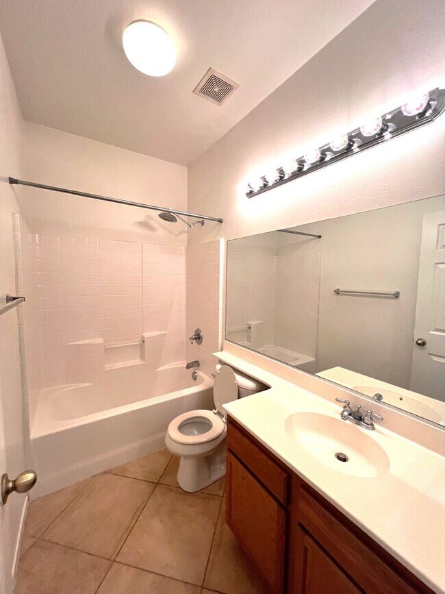 Building Photo - Beautiful 4 Bedroom, 3 Baths Single Family Home In North Fontana for Lease