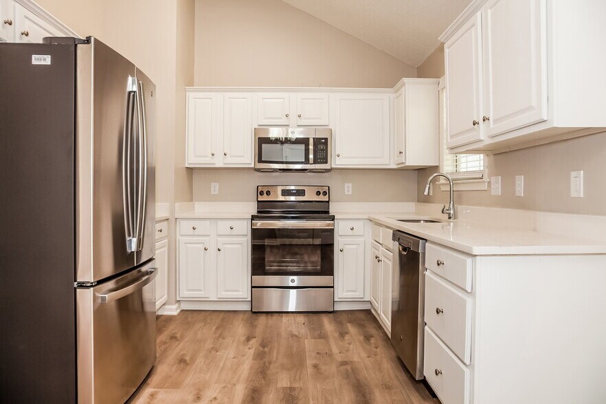 Building Photo - 2214 Pleasant Dale Dr