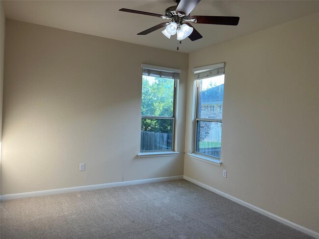 Building Photo - 5817 Scenic Lake Dr