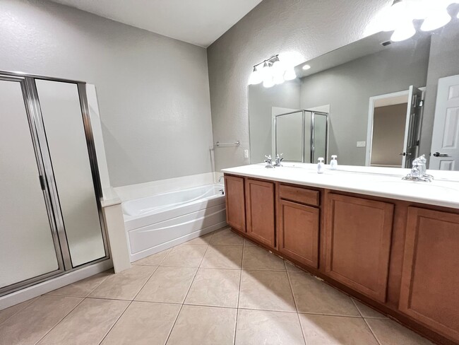 Building Photo - You’ve Found IT! Your Next Home! 4 Bedroom, 2 Bathroom in Ocala — $500 Off a Month’s Rent!!!