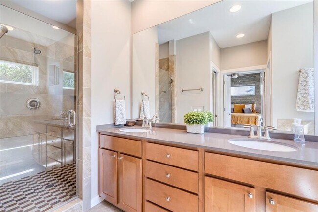 Building Photo - 3505 Villa Ct