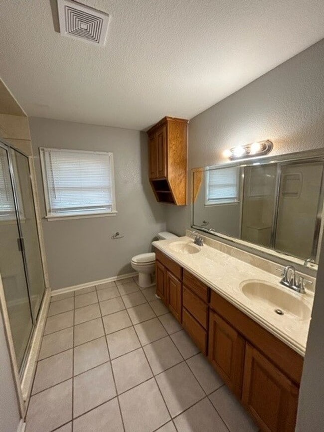 Building Photo - Beautiful home located in Robinson Texas