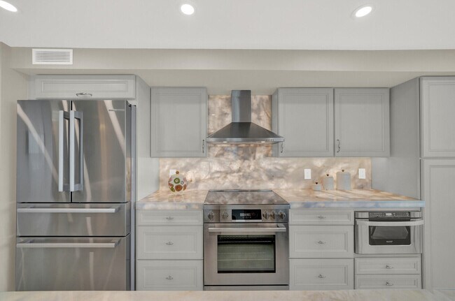 Building Photo - 1620 S Ocean Blvd