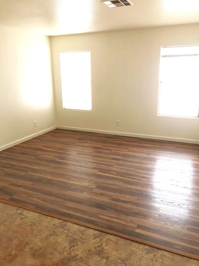 Building Photo - 3-bedroom, 2.5-bathroom, 2-Story 89156