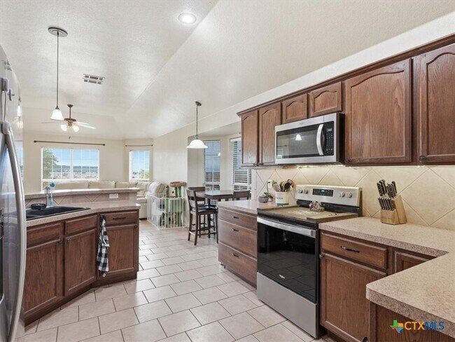 Building Photo - 1200 Lancelot Dr