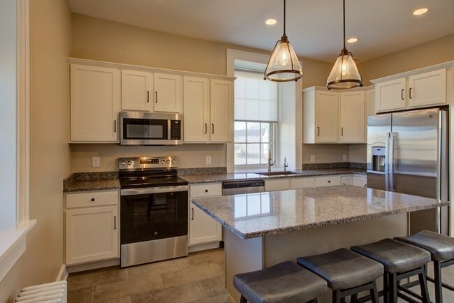 Building Photo - 796 Long Ln