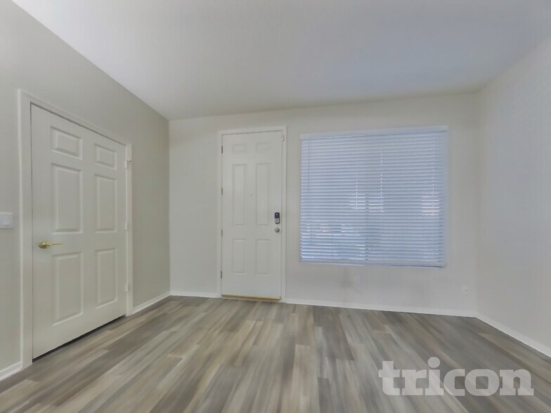 Building Photo - 4333 E Ivanhoe St