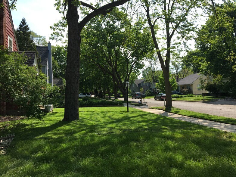 Building Photo - 1515 Kensington Dr