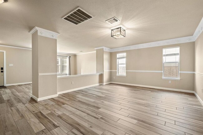 Building Photo - 3809 Tailfeather Dr