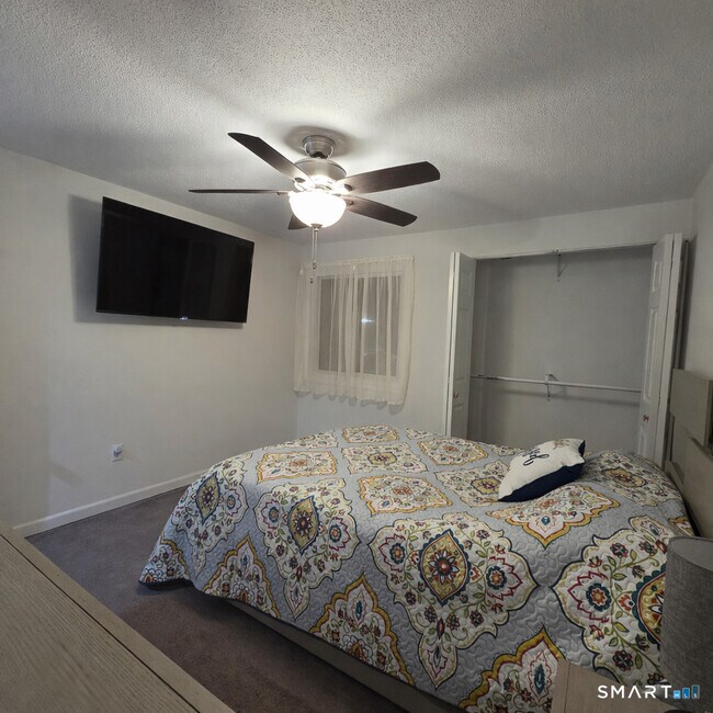 Building Photo - 7 Padanaram Rd