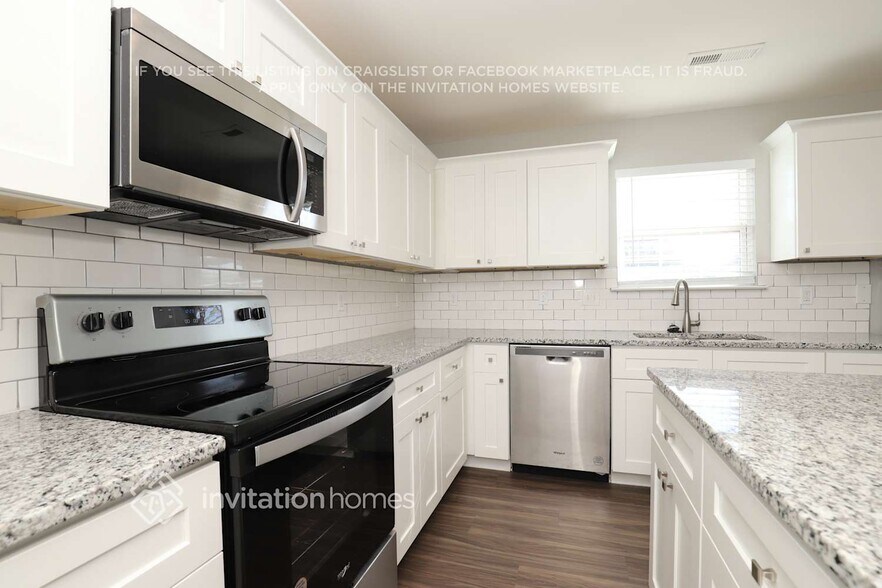 Building Photo - 3906 Creekmoore Dr
