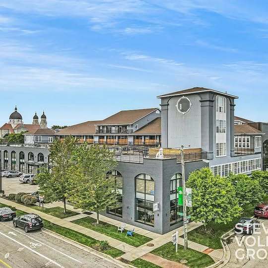 Building Photo - 600 7th St NW