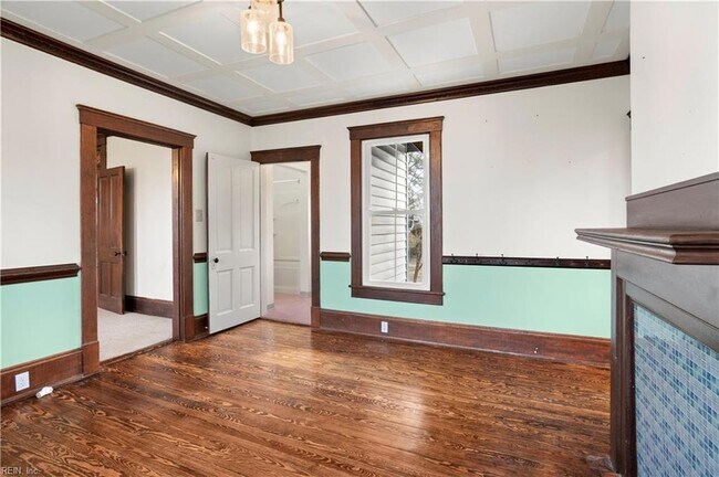 Building Photo - 227 James St