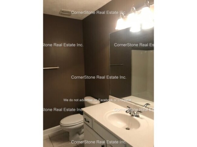 Building Photo - 1820 Balmoral Dr