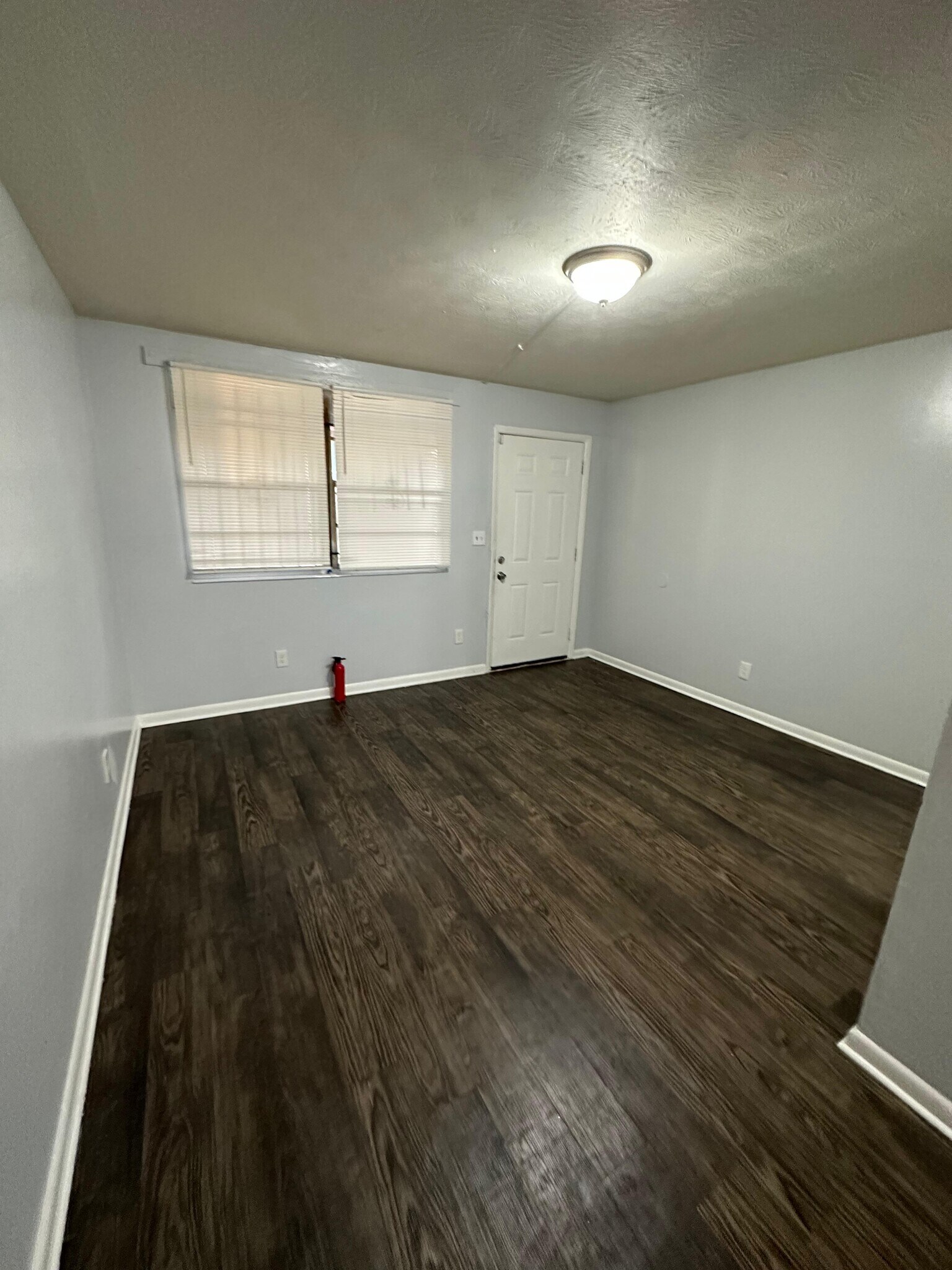 Building Photo - 1625 W 26th St