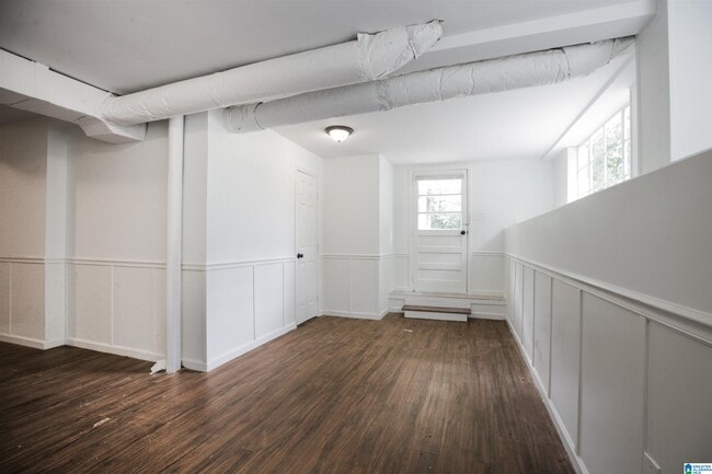 Building Photo - 724 Rose Dr