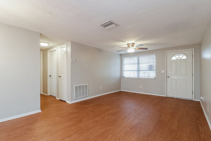 Building Photo - 3447 Wilson Dr