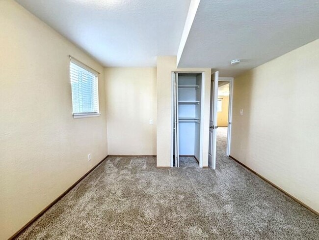 Building Photo - Spacious 4-Bedroom Home with Modern Amenit...