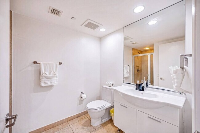 Building Photo - 485 Brickell Ave