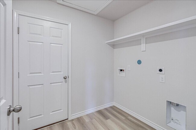 Building Photo - 1634 Comfy Wy