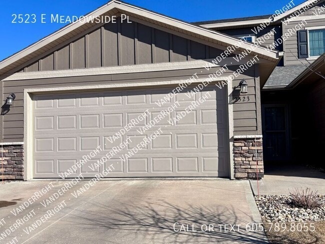 Building Photo - 2523 E Meadowside Pl