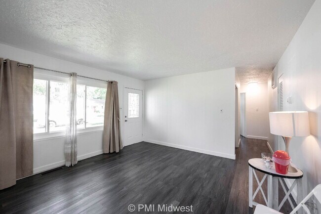 Building Photo - 4627 Karen Dr