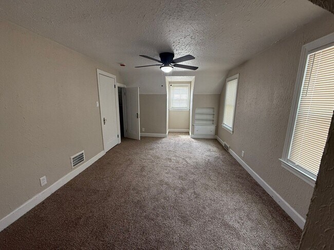 Building Photo - Renovated 2-Bedroom Home – We Welcome Sect...