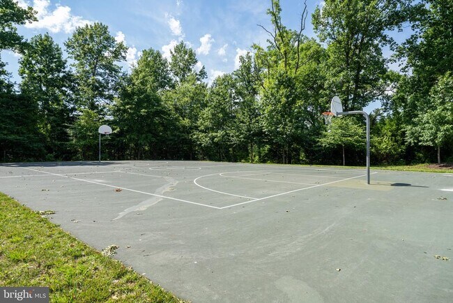 Building Photo - 15970 Greymill Manor Dr
