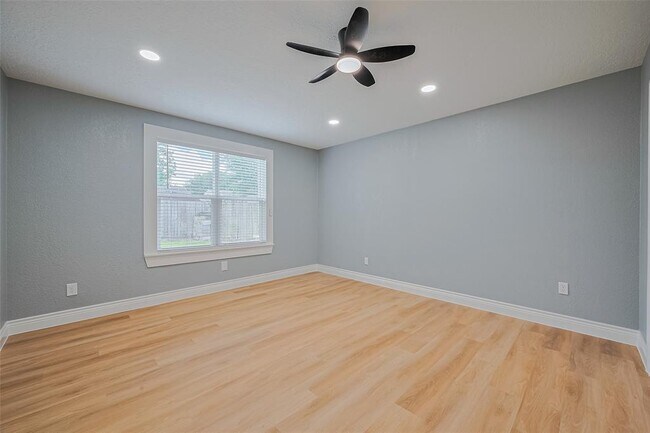 Building Photo - 2219 Raspberry Ln