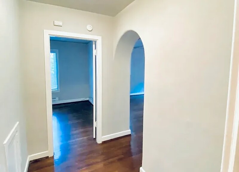 Building Photo - 421 Summit Ave E