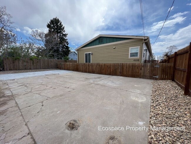 Building Photo - 3 Bed 1 Bath in Denver's Elyria Swansea Ne...