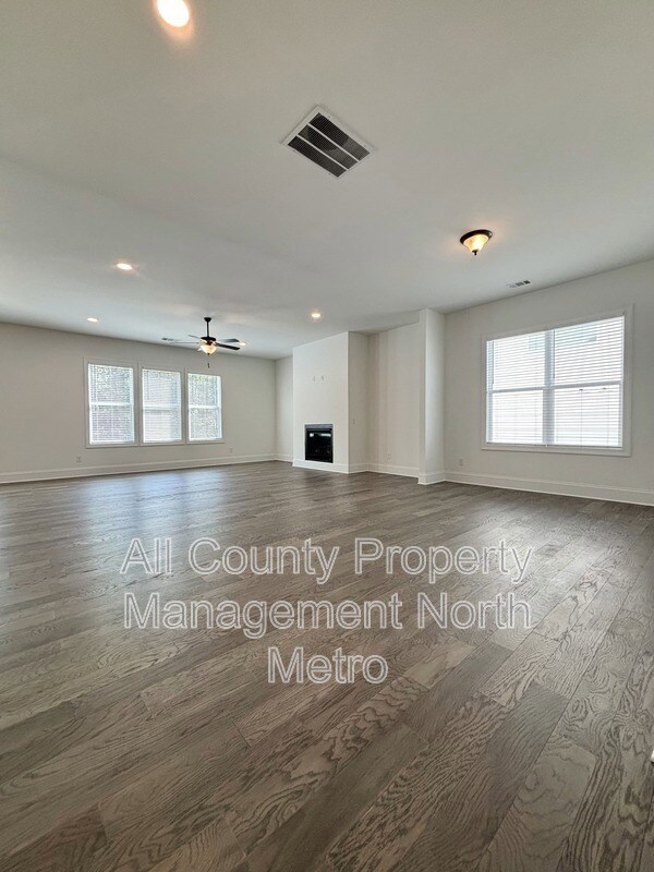 Building Photo - 382 Tillman Pass