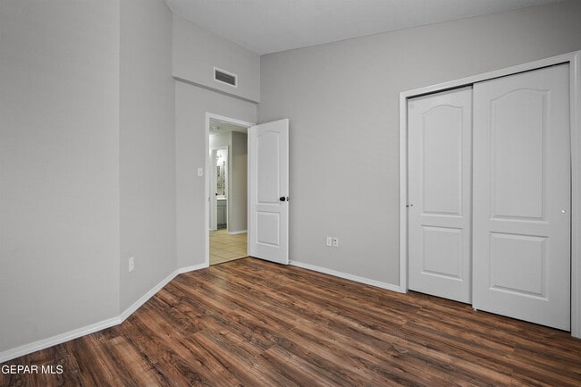 Building Photo - 10039 Paloma Dr