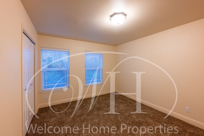 Building Photo - Spacious Home with Vaulted Ceilings